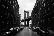 Silencio Bajo el Puente – Elegancia